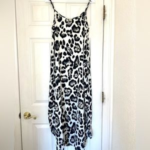 NWT White Leopard Maxi Dress *has pockets* Sz Small